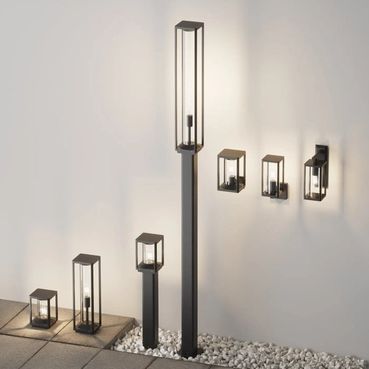 Borne extérieure cell en aluminium graphite avec diffuseur transparent et lumière intérieure chaleureuse en métal noir moderne
