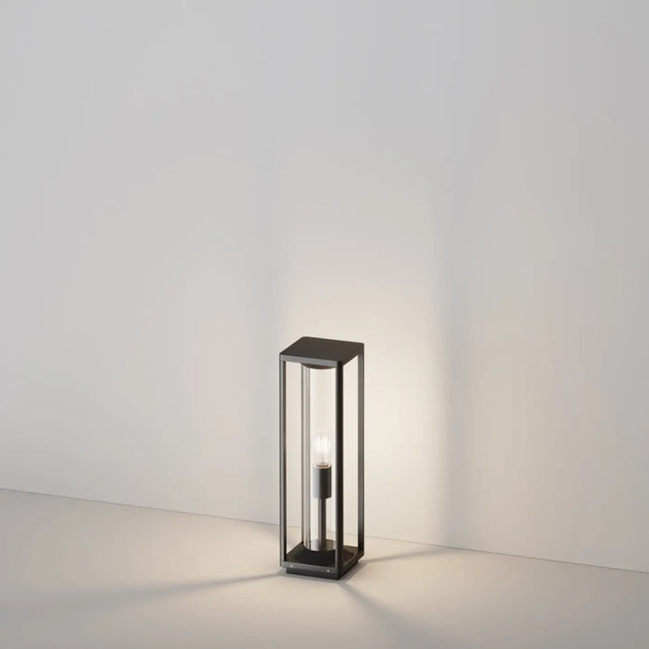 Borne extérieure cell en aluminium graphite avec diffuseur transparent et lanterne noire à ampoule chaleureuse