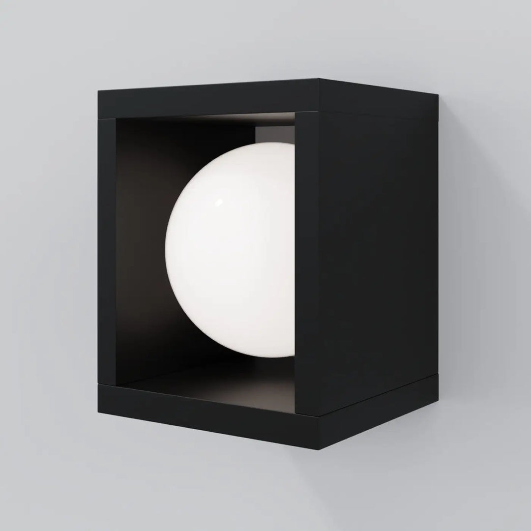 Borne extérieure led acier noir avec lanterne cube et bulbe sphérique blanc indice ip65 pour usage extérieur