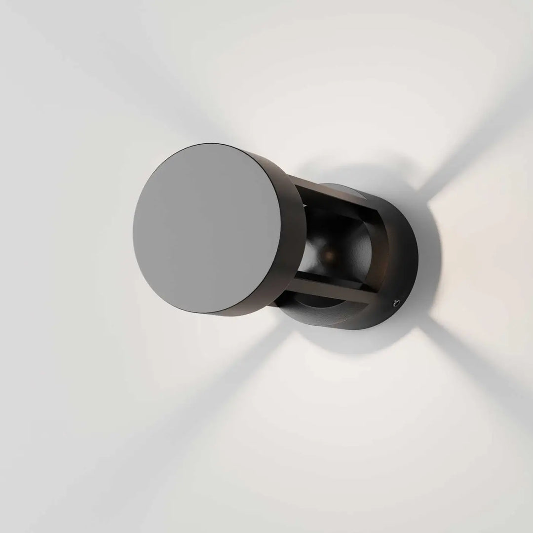 Borne extérieure led noire avec design cylindrique, verre dépoli et indice ip65 pour une lumière douce
