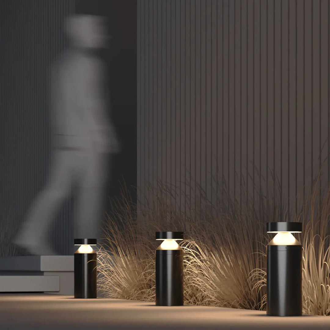 Borne extérieure cylindrique en acier noir version basse avec ampoules led chaudes pour éclairage extérieur