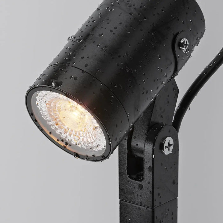 Borne extérieure scope orientable en acier noir avec finition mate texturée et indice ip65 visibles gouttes d eau