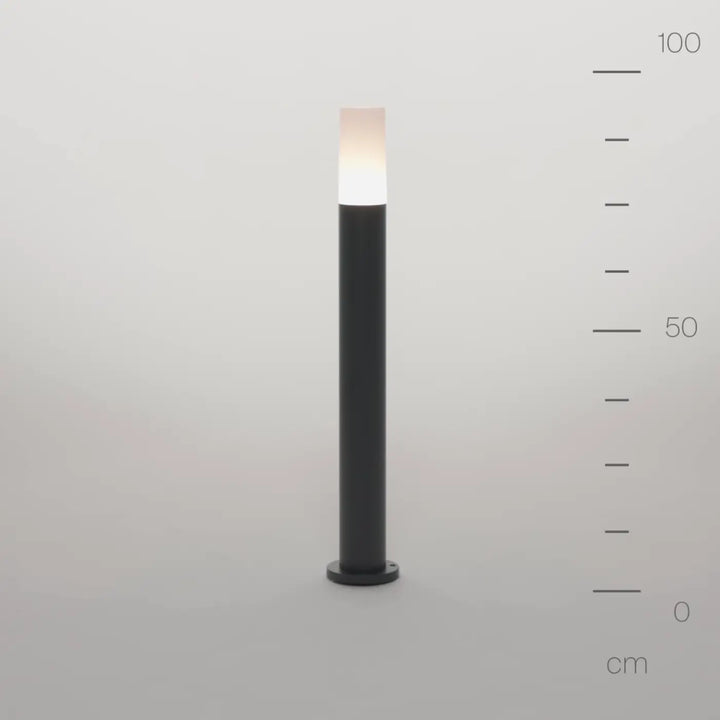Borne extérieure willis moderne en colonne fine noire cylindrique avec tête led blanc chaud pour usage extérieur