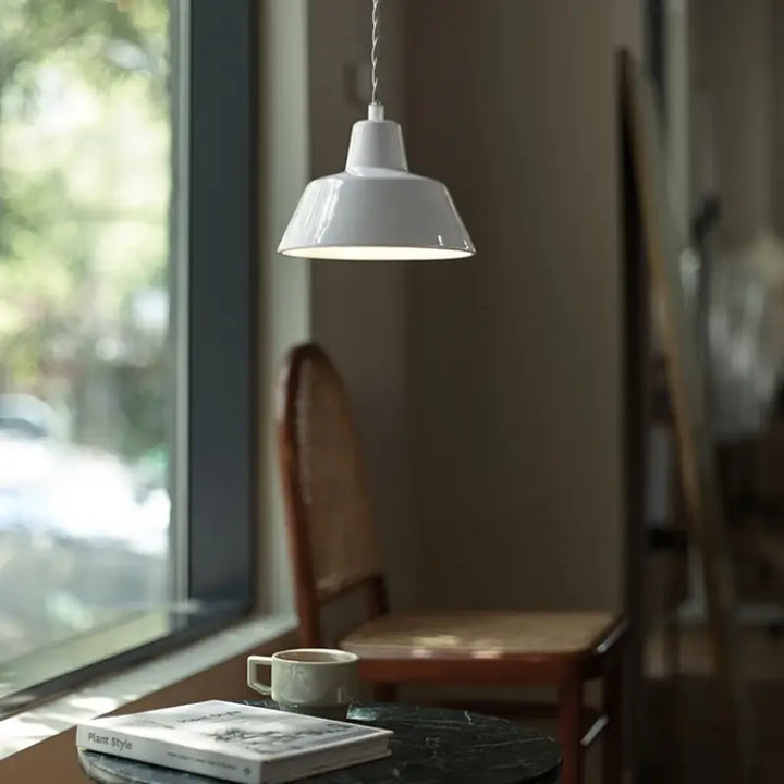 Suspension en céramique style atelier minimaliste chic