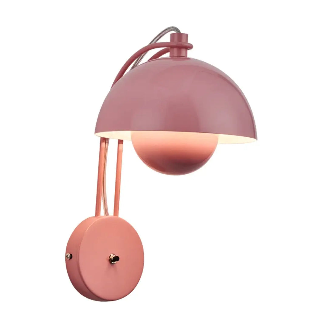 Applique murale viagy en aluminium mat rose avec abat-jour en dôme et base circulaire design élégant