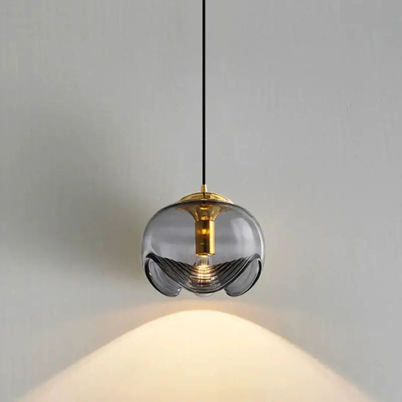Suspension luminaire design boule en verre doré et noir raffiné