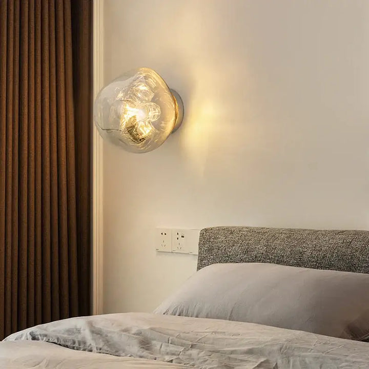 Applique vintage en acrylique clair et en métal élégant