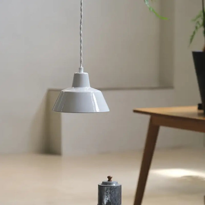 Suspension en céramique style atelier minimaliste chic