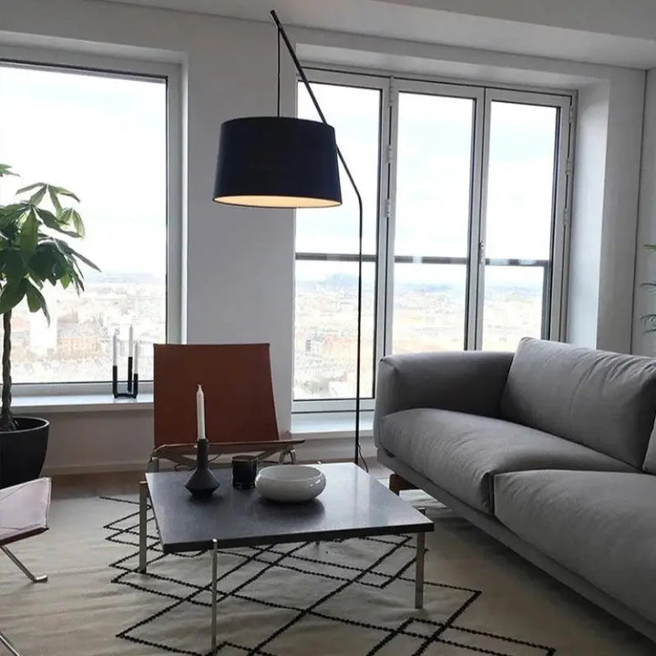 Grand Lampadaire Arc En Aluminium Noir Au Style Élégant