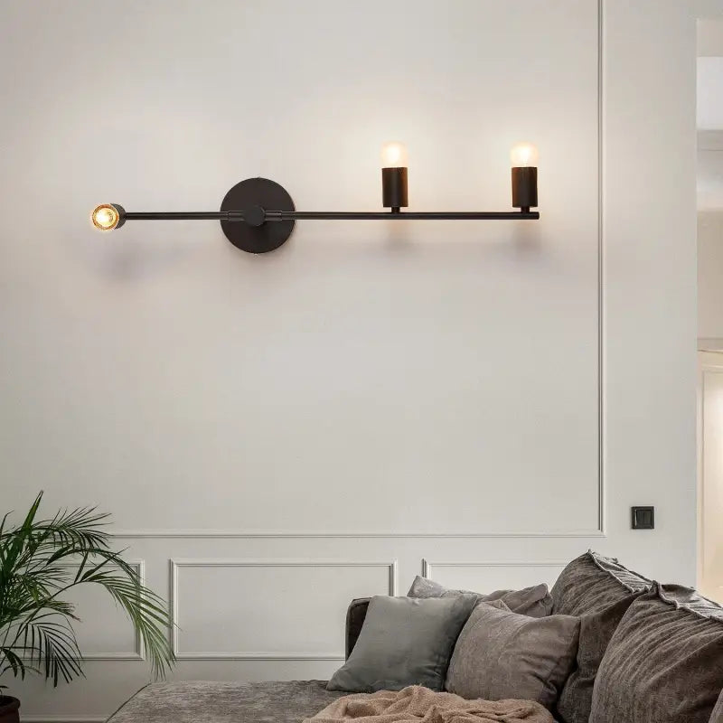 Grande Applique Murale Avec Trois Boules Blanches Design Élégant