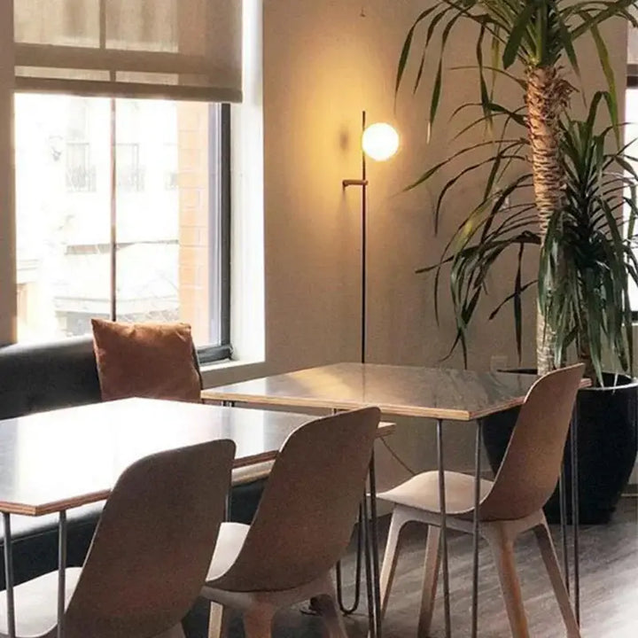 Grande applique murale originale avec branchement par prise

