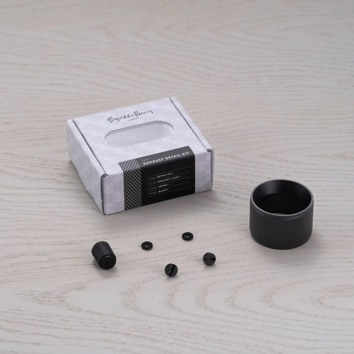 Kit de détails Exhaust à gravure quadrillée finition noire #couleur_noir