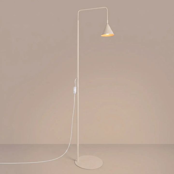 Lampadaire beige allumé