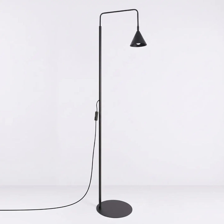 Lampadaire noir éteint