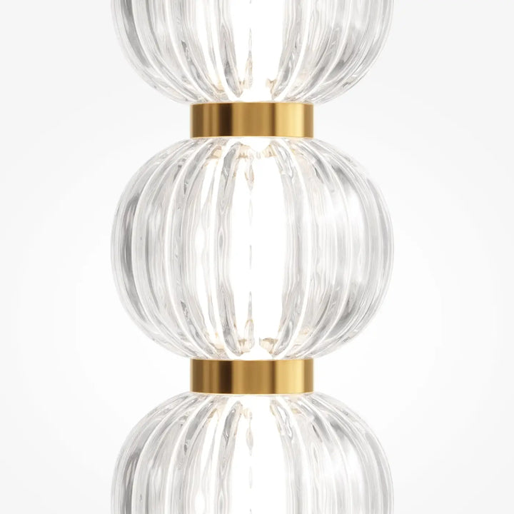 Lampadaire amulet avec sphères en verre strié clair séparées par des bandes en métal doré poli
