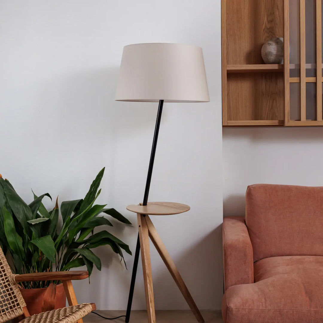 Lampadaire Treewood Tray dans un intérieur