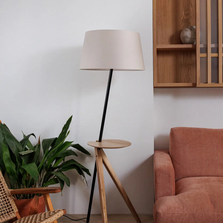 Lampadaire Treewood Tray dans un intérieur