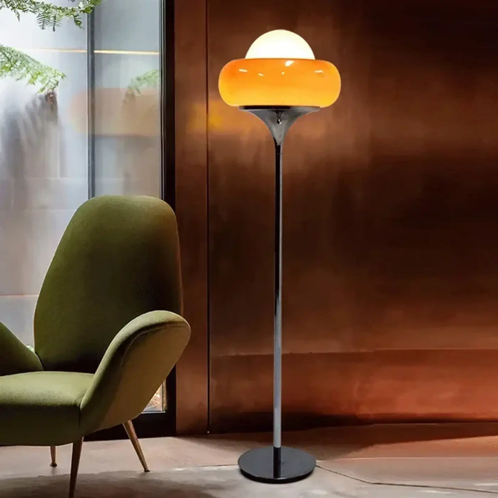 Lampadaire moderne virelia avec tige en chrome, base noire et abat-jour en verre orange design rétro en forme de fleur