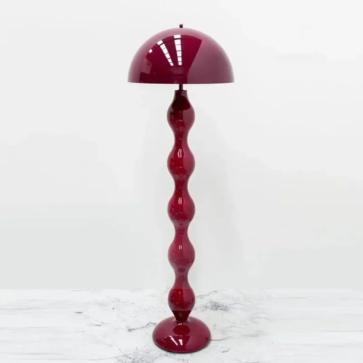 Lampadaire ariha en fer type avec abat-jour dôme bordeaux brillant et tige sculptée segmentée