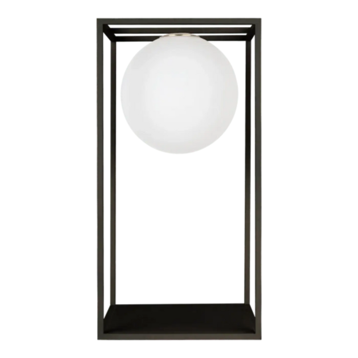 Lampadaire daisy avec cadre rectangulaire noir mat et globe en verre opaque blanc qui s’intègre facilement