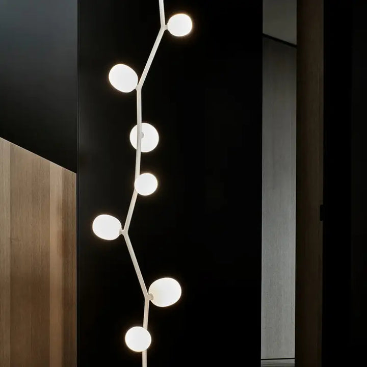 Lampadaire décoratif moderne en métal et globes en verre élégant