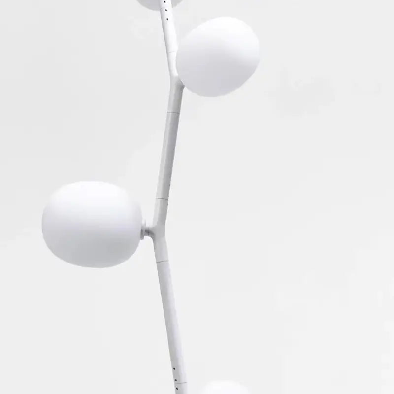 Lampadaire décoratif moderne en métal et globes en verre élégant