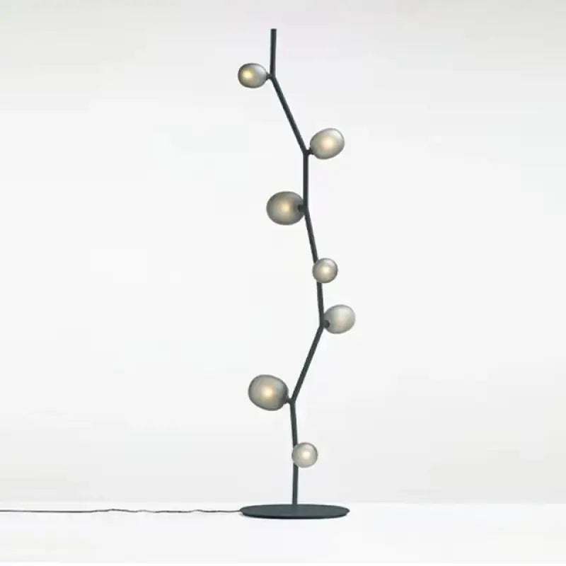 Lampadaire décoratif moderne en métal et globes en verre élégant