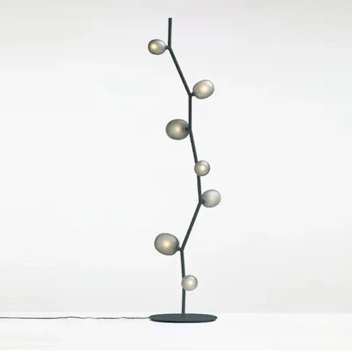 Lampadaire décoratif moderne en métal et globes en verre élégant