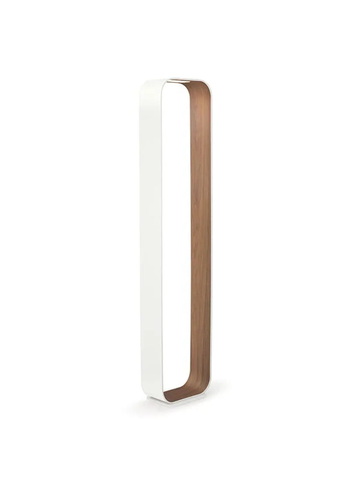 Lampadaire Contour blanc à intérieur en noyer