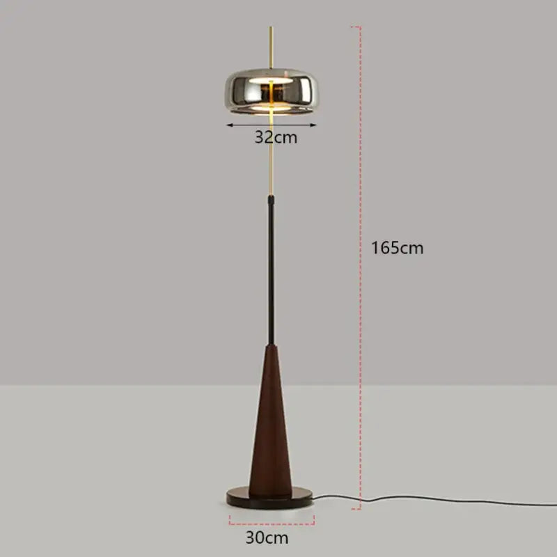 Lampadaire design rétro en bois et abat jour chromé élégant