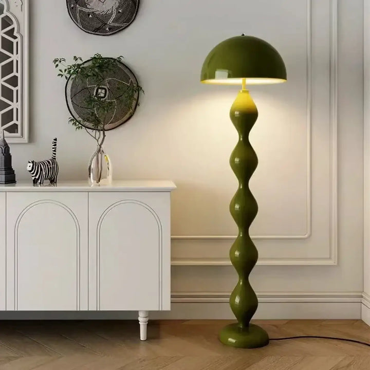 Lampadaire irmahi corps ondulé en métal brillant avec abat-jour dôme vert olive pour une ambiance chaleureuse élégante