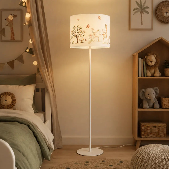 Lampadaire enfant blanc sweet dreams avec abat-jour cylindrique illustré d animaux de la jungle en tons terre