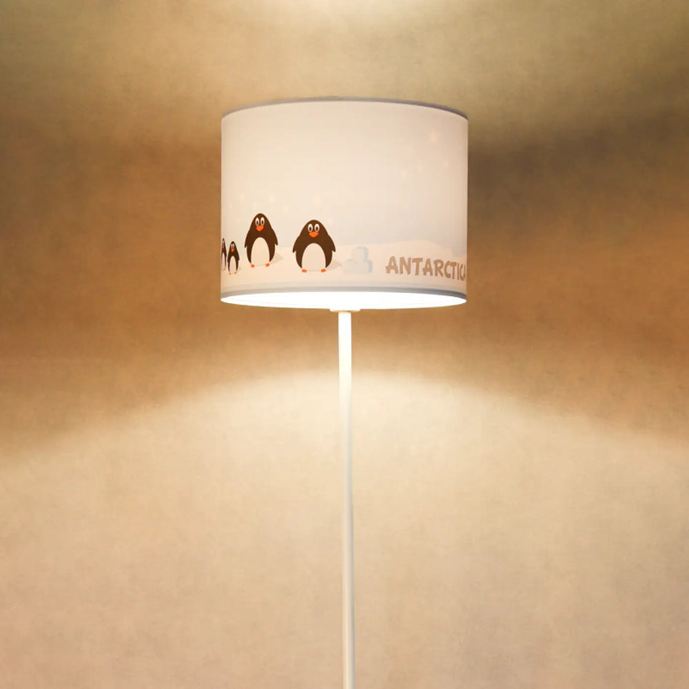 Lampadaire enfant blanc avec abat-jour cylindrique décoré de pingouins et texte antarctic pour chambre enfant