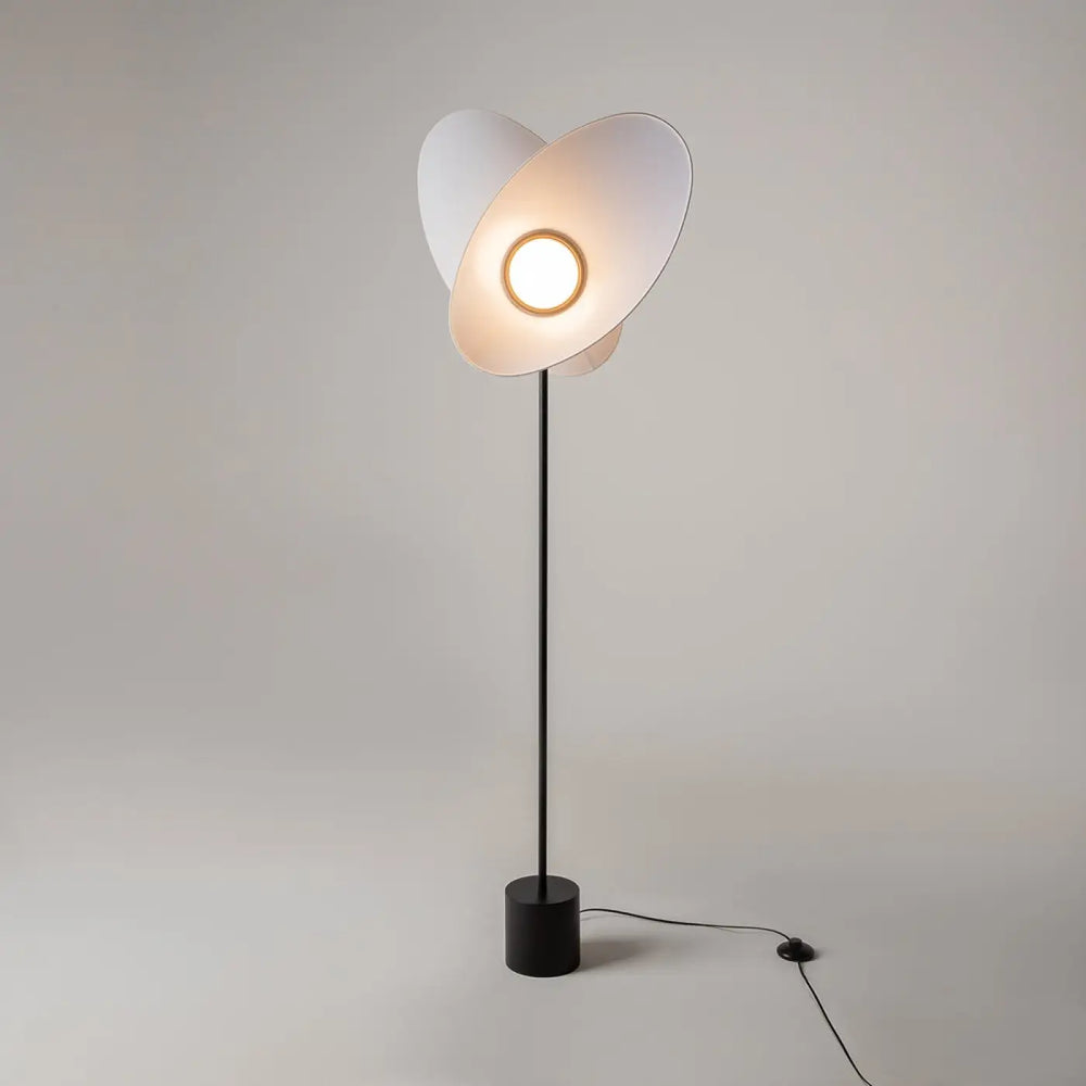 Lampadaire evolution en aluminium noir avec double abat-jour circulaire offrant une lumière douce moderne et élégante