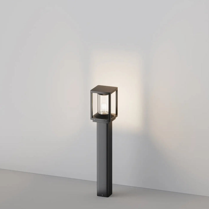 Lampadaire extérieur cell en aluminium graphite avec tête lumineuse carrée et diffuseur transparent en verre dépoli