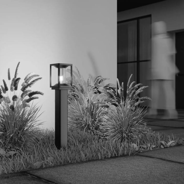 Lampadaire extérieur cell en aluminium graphite avec diffuseur transparent et tête lumineuse carrée en métal noir moderne