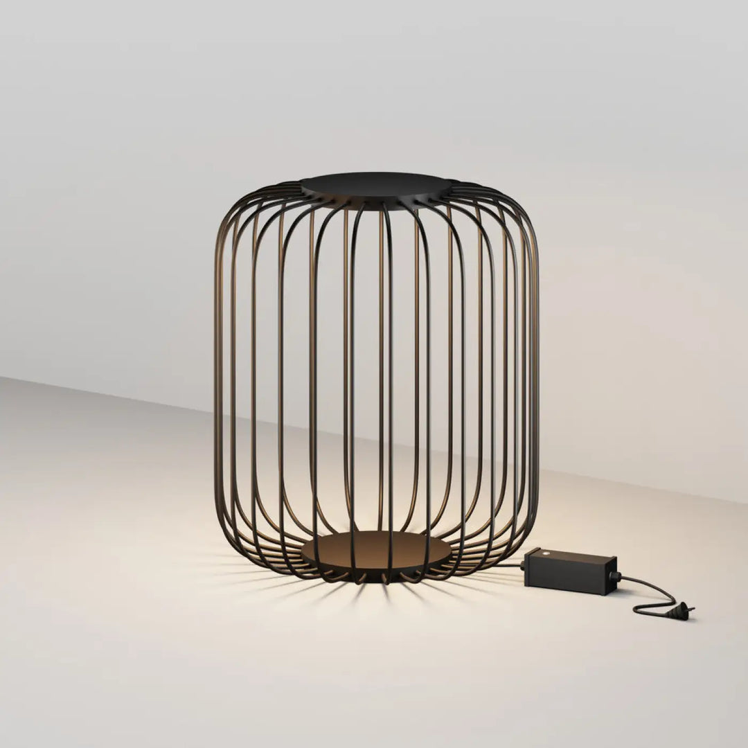Lampadaire extérieur led en fil d’acier noir avec structure ajourée et plaques circulaires en haut et en bas