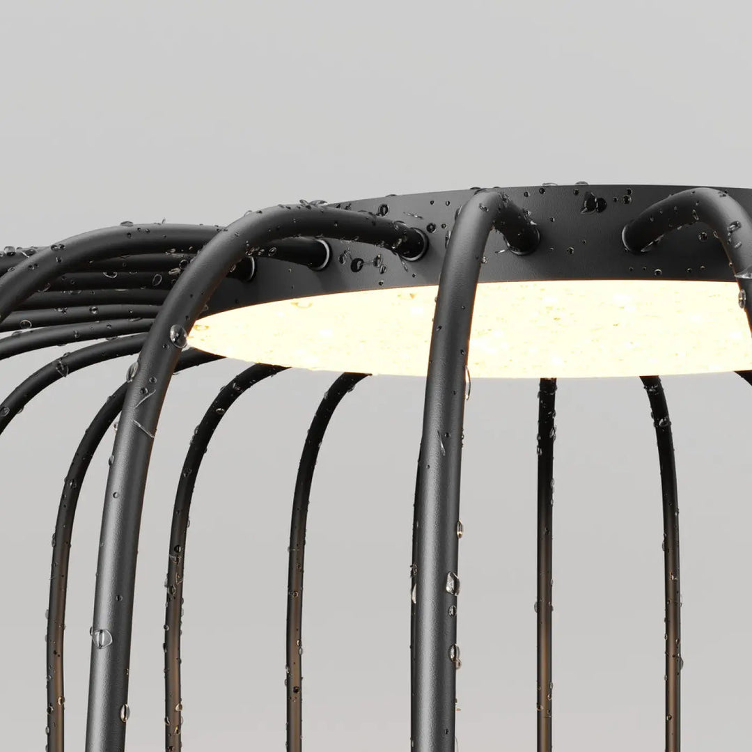 Lampadaire extérieur led en fil d’acier noir avec bras incurvés et lumière circulaire chaleureuse ajouré