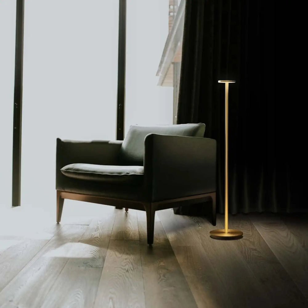Lampadaire rechargeable Luci dans un intérieur
