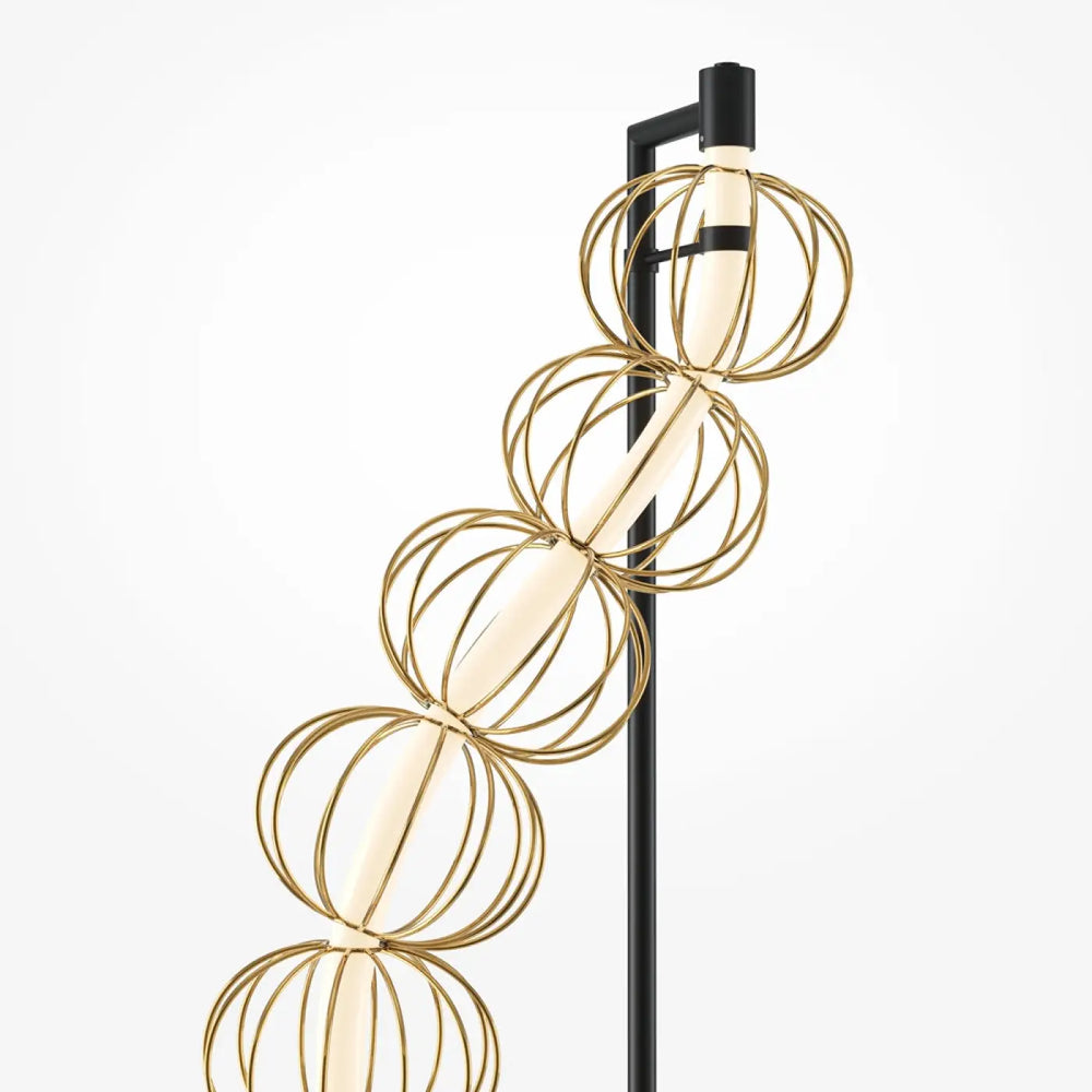Lampadaire golden cage moderne avec poteau noir et sphères dorées en fil métallique illuminées cylindrical light fixtures