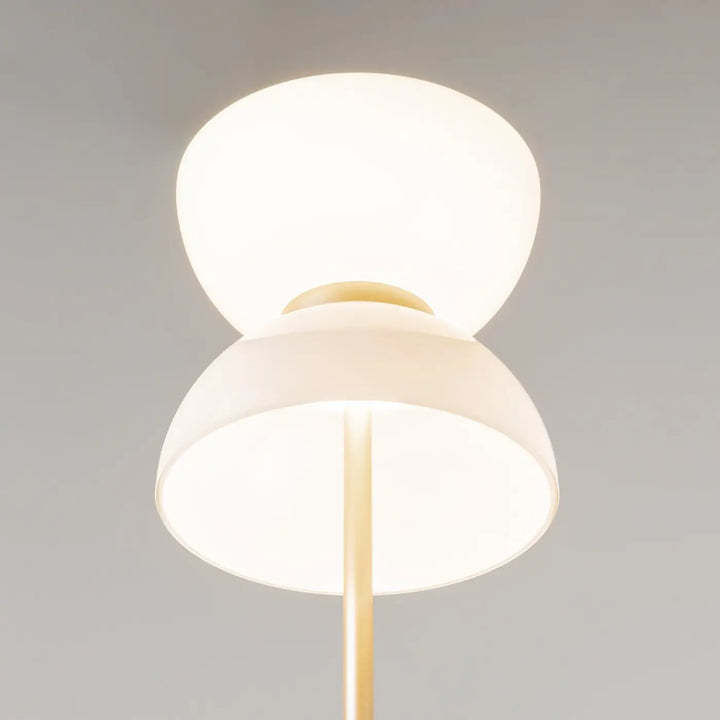 Lampadaire kyoto avec deux abat-jours en verre dépoli blanc empilés sur tige métallique dorée effet marbre base effet