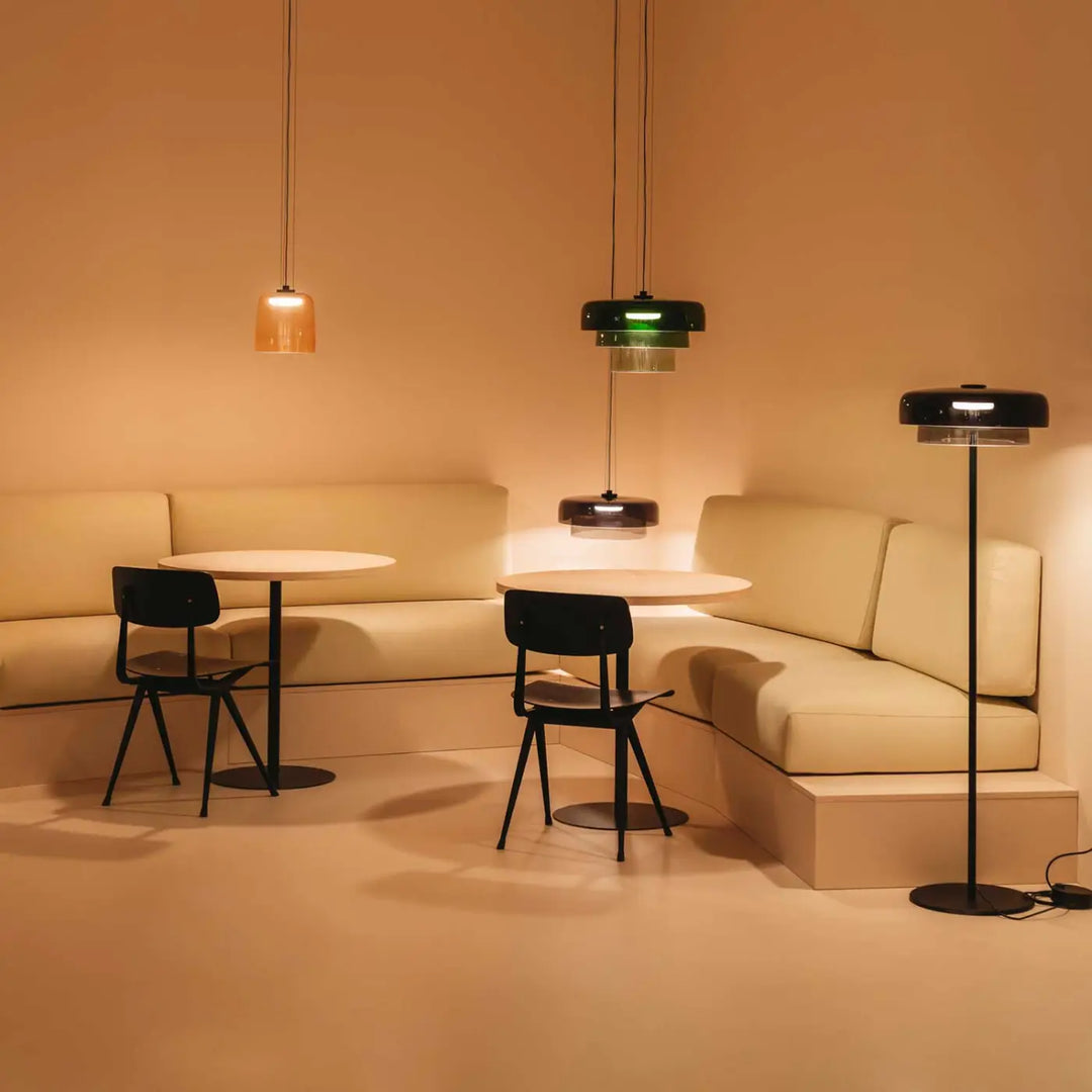 Verre soufflé vert de la collection Levels dans un intérieur #couleur_vert