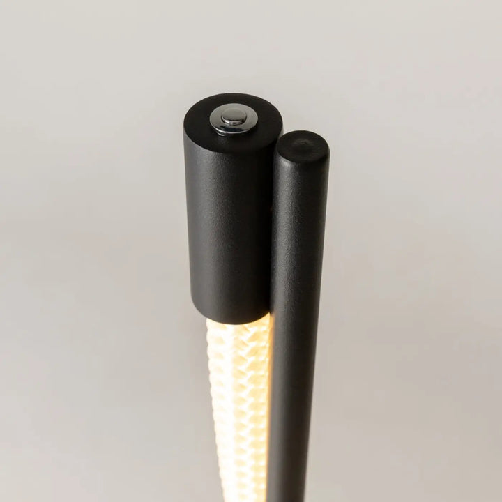 Lampadaire tau led noir avec base illuminée en motif nid dabeille et ruban lumineux pour éclairage moderne