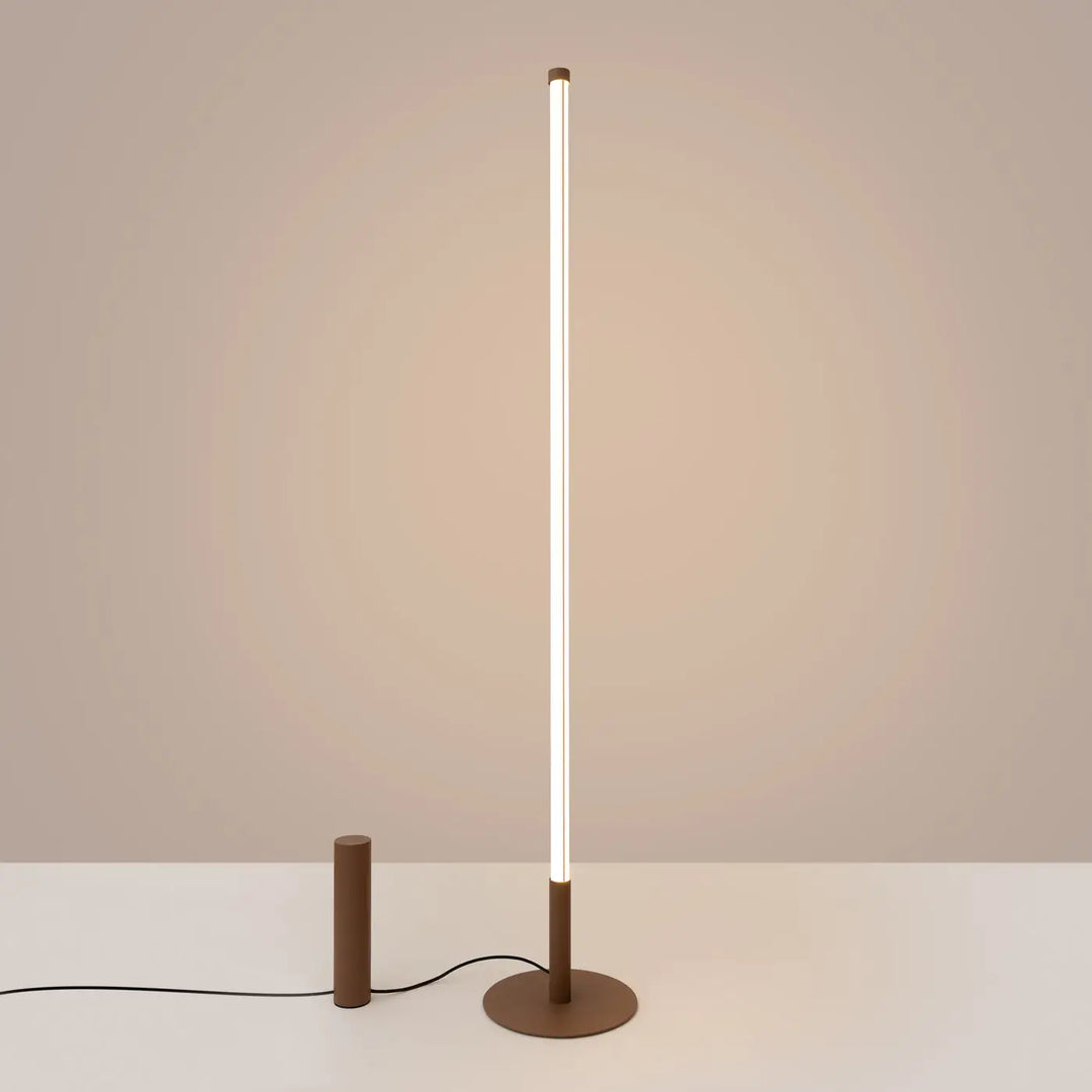 Lampadaire TRANG marron allumée, tube lumineux