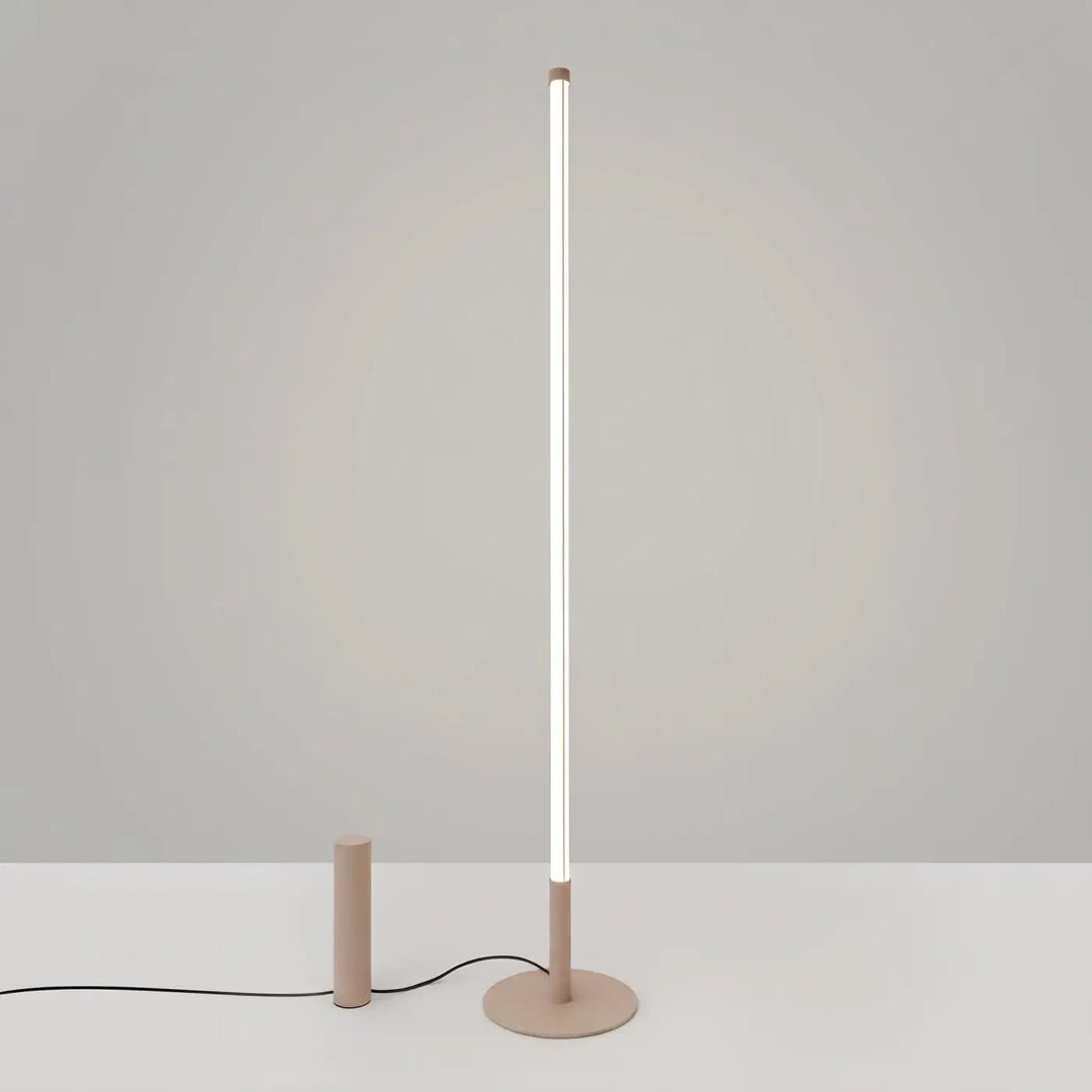 Lampadaire TRANG taupe allumée, tube lumineux