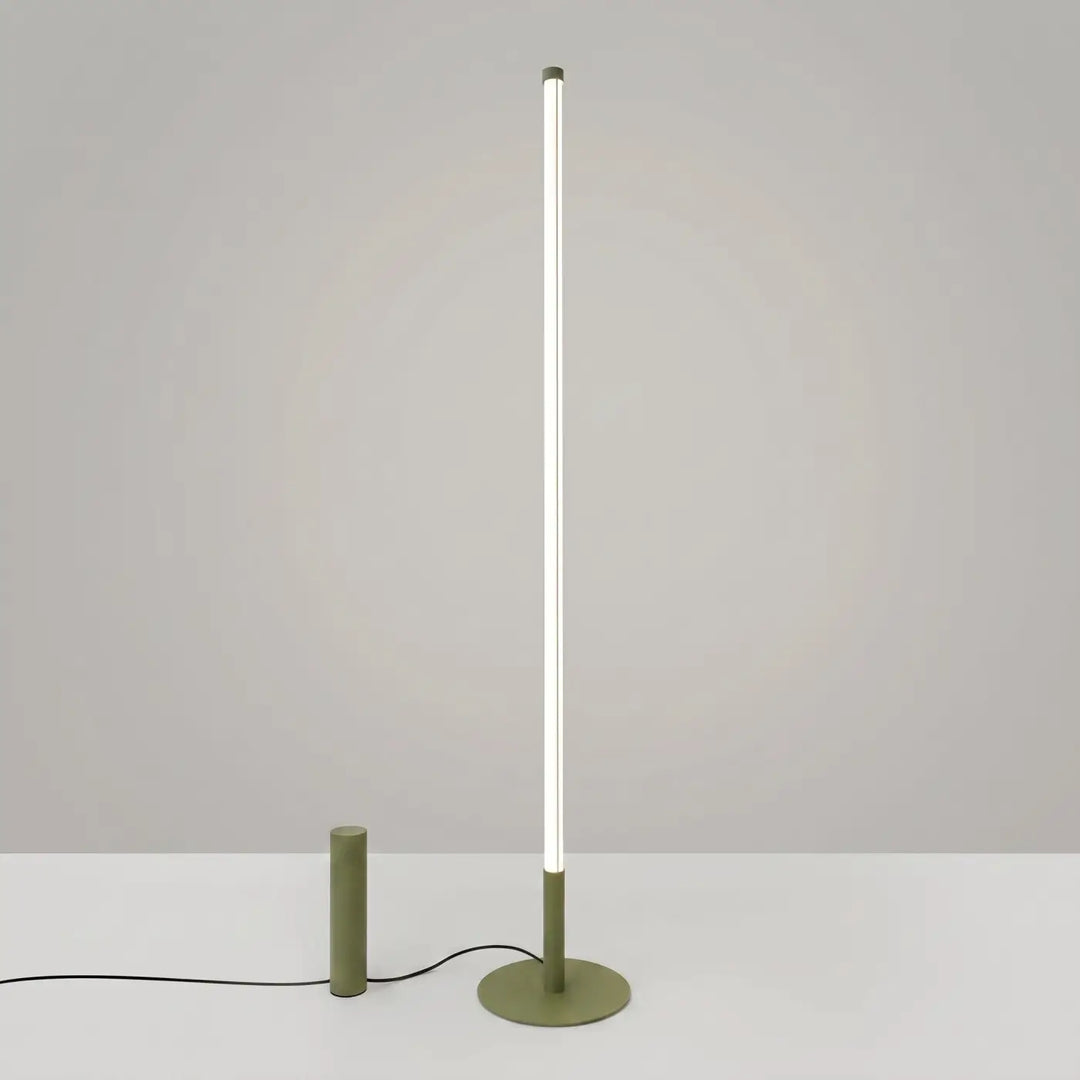 Lampadaire TRANG vert olive allumée, tube lumineux