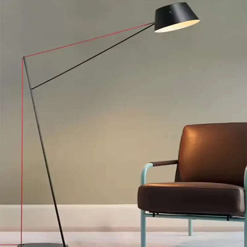 Lampadaire minimaliste noir à bras long orientable moderne