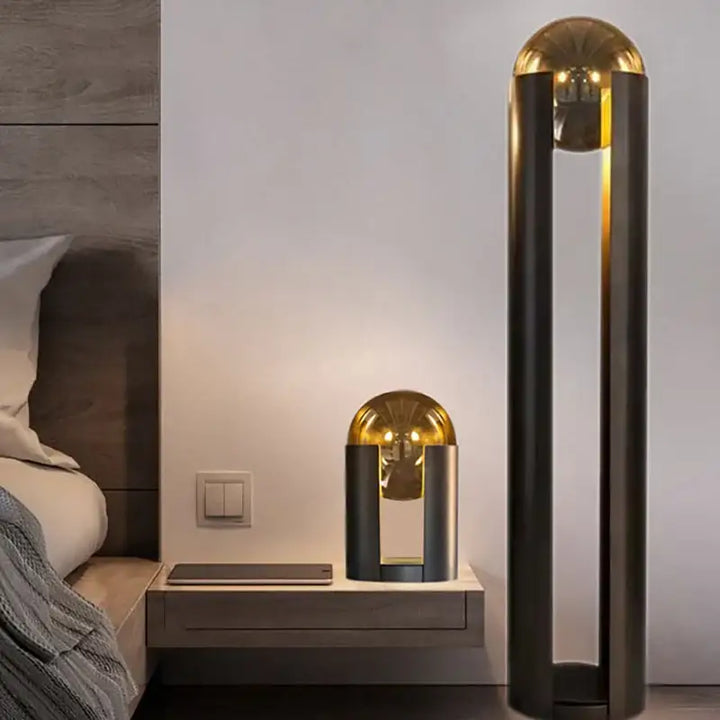 Lampadaire moderne en noir avec boule en verre design élégant
