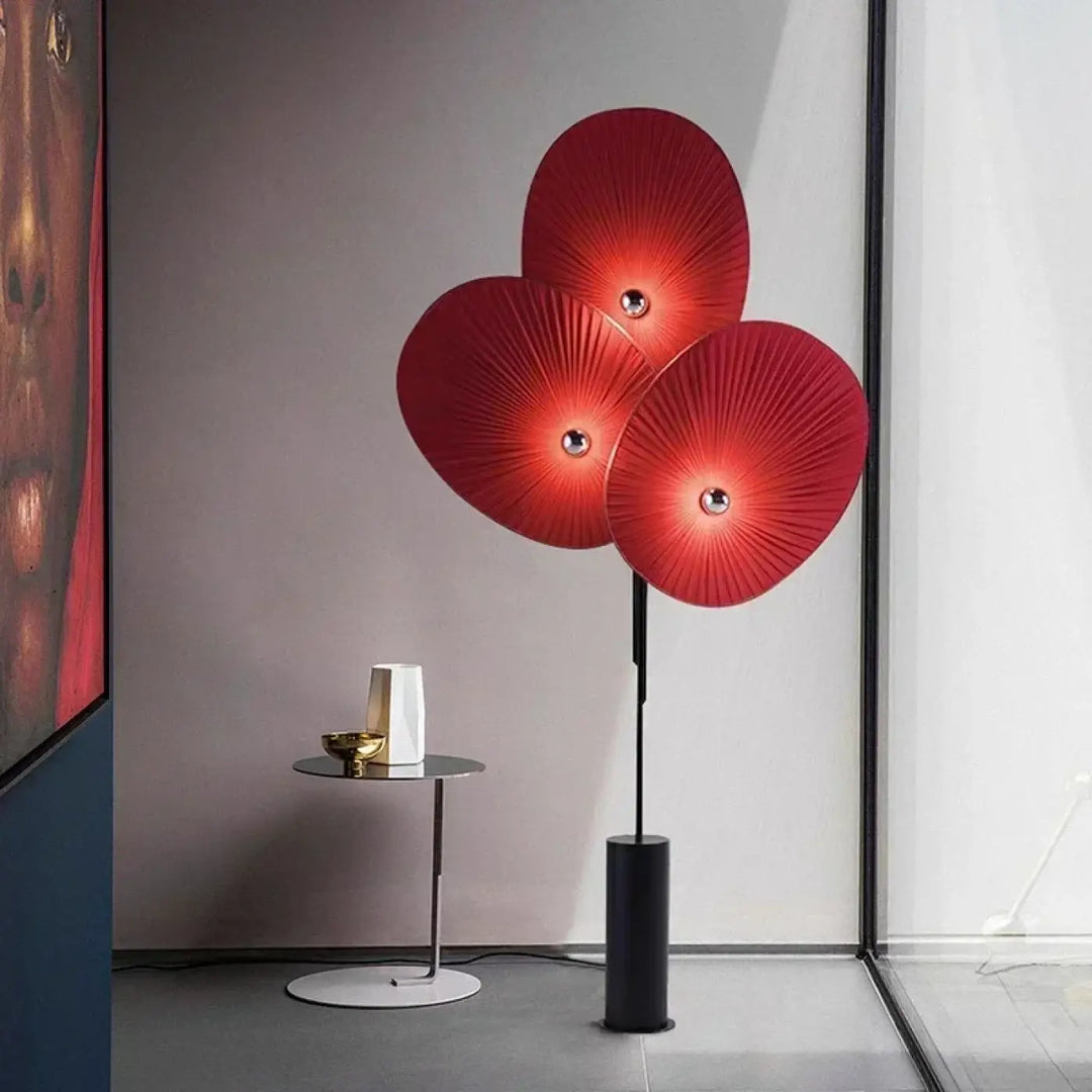 Lampadaire moderne rouge à disques texturés avec détails dorés