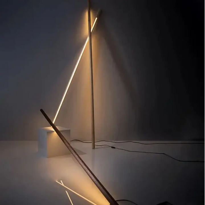 Lampadaire vertical en bois éclairage ambiant élégant